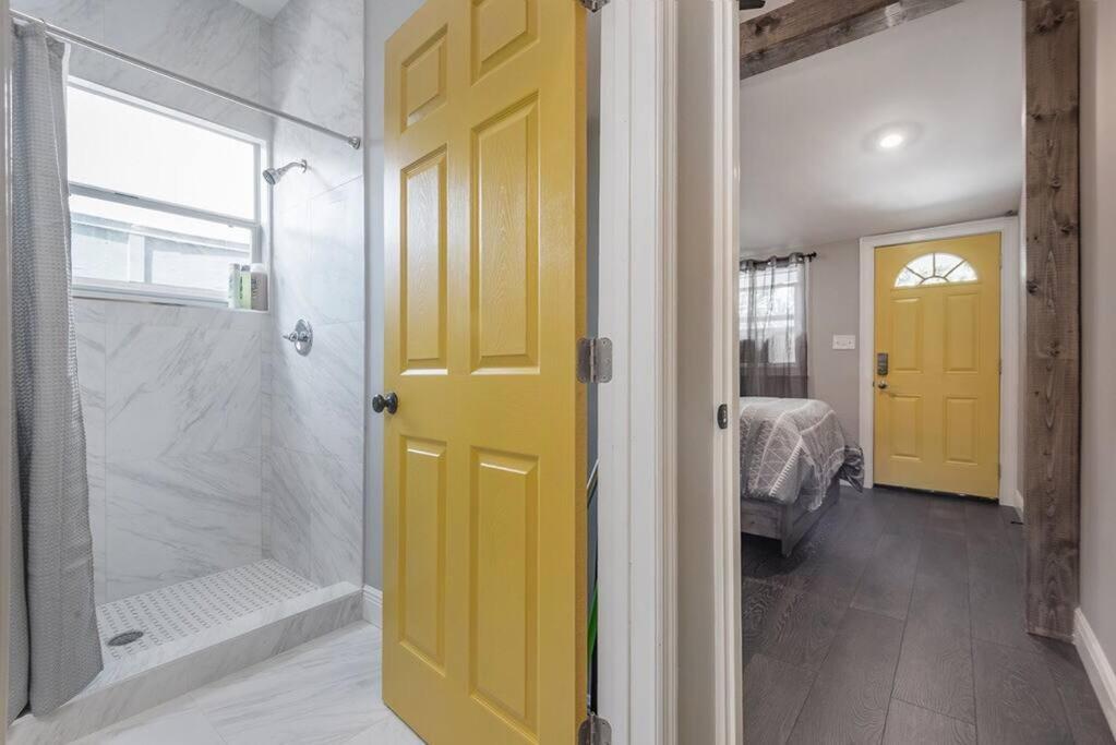 Gambino Getaway Shotgun Style Apt In The Heart Of Ybor City تامبا المظهر الخارجي الصورة